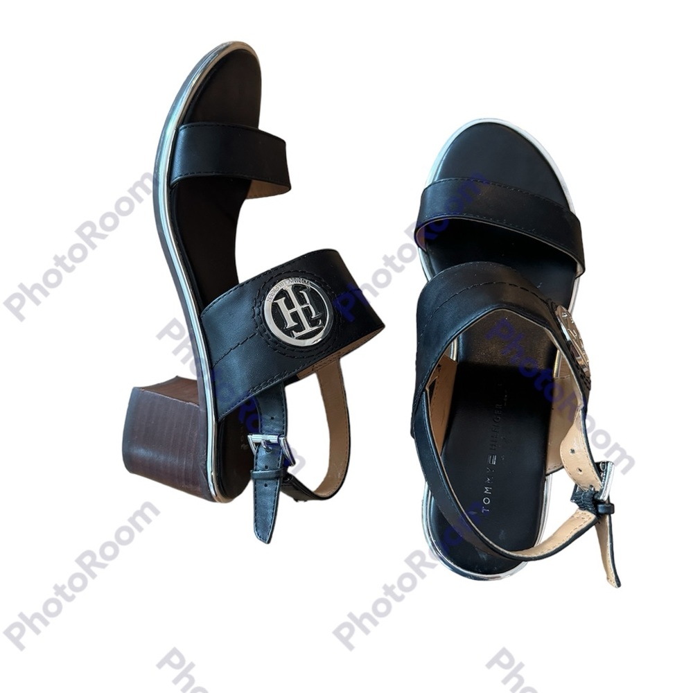 Tommy Hilfiger Sumer leather sandals size 7,in great condition
